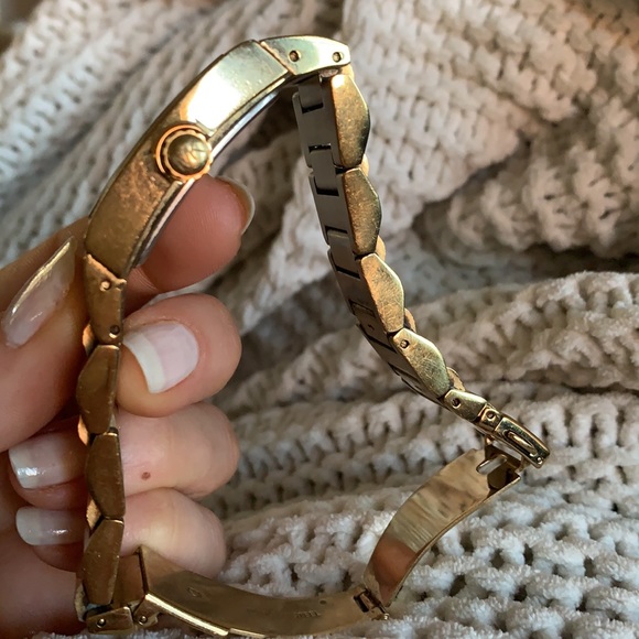 Gold rectangular Michael kors watch - Picture 4 of 4